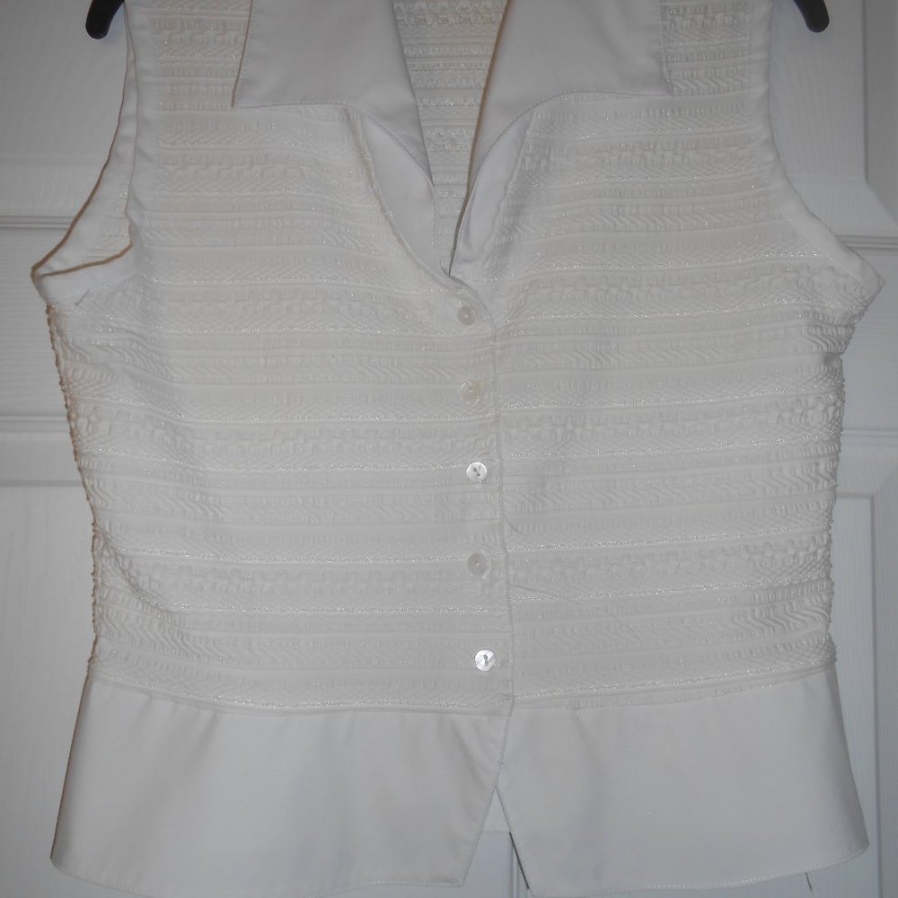 Maurice Sasson Size L white & off white sleeveless shirt.